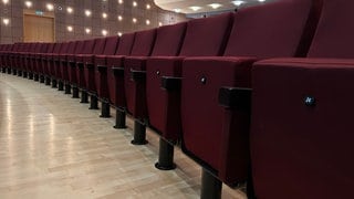 Das Pfalztheater Kaiserslautern beendet die Sanierung im Großen Saal.