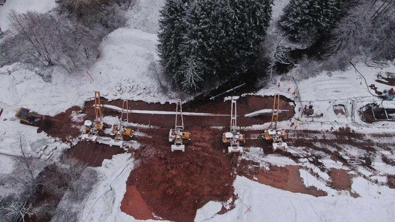 Bauarbeiten an der neuen Gasleitung durch den Pfälzerwald