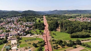 Bauarbeiten an der neuen Gasleitung durch den Pfälzerwald