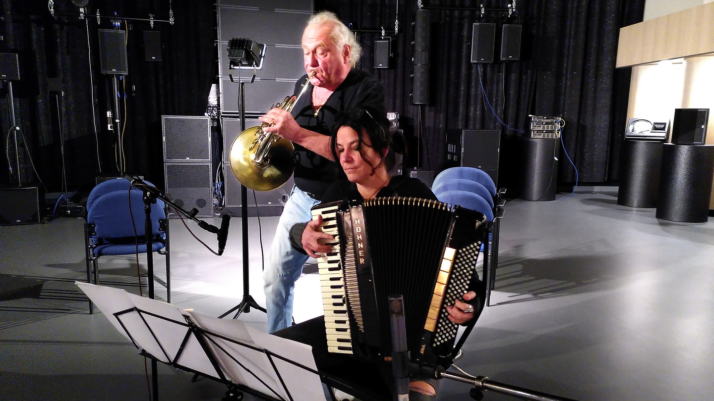 Die Pfälzische Musikgesellschaft veranstaltet ein Konzert im SWR Studio in Kaiserslautern.