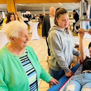 Die Pflegeberufe liegen Gerda Gauer (links) besonders am Herzen. 