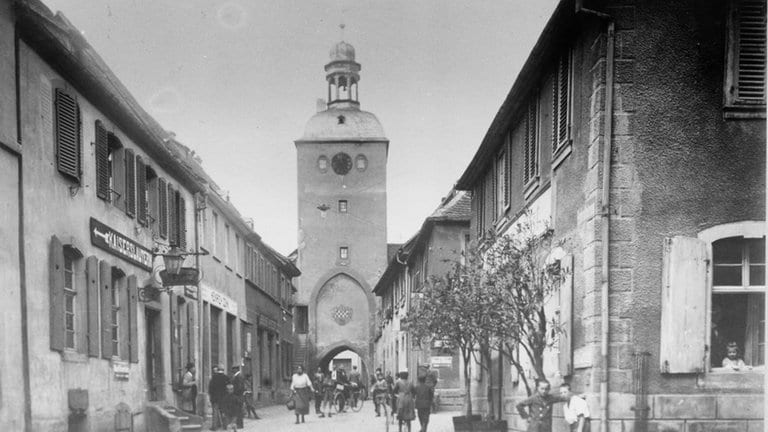 Vorstadt, Lothar-Sießl-Platz, Vorstadtturm, Hotel zur alten Post, 1973 abgerissen