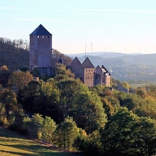 Burg Lichtenberg im Kreis Kusel im Sonnenschein. Ein wichtiges Angebot im Tourismus.