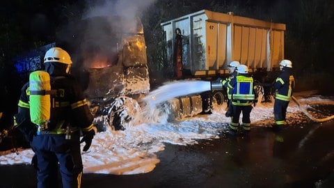 Brennender Lkw in Contwig im Kreis Südwestpfalz