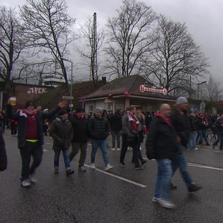 Fans nach dem Spiel 1. FC Kaiserslautern - Karlsruher SC.