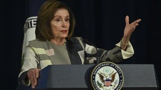 Die US-Politikerin Nancy Pelosi wird im US-Militärkrankenhaus Landstuhl operiert. Sie war bei einer Auslandsreise in Luxemburg gestürzt.