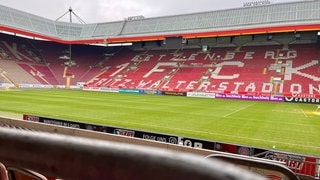 Das Fritz-Walter-Stadion in Kaiserslautern ist in die Jahre gekommen. An der einen oder anderen Stelle muss was getan werden. 