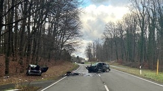 Zwischen Kindsbach und KL-Einsiedler hof kam es zu einem Frontalzusammenstoß zweier Autos.