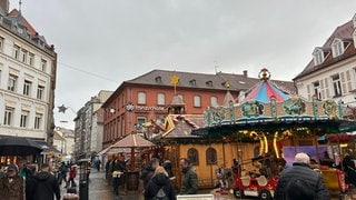 Auf dem Weihnachtsmarkt Kaiserslautern sind die Sicherheitsvorkehrungen verschärft worden.