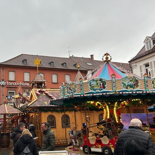 Auf dem Weihnachtsmarkt Kaiserslautern sind die Sicherheitsvorkehrungen verschärft worden.