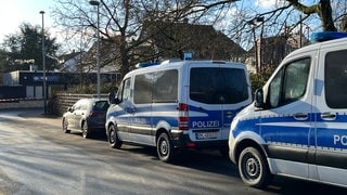 Die Polizei war mit einem Großaufgebaut nach dem Messerangriff in Eisenberg im Einsatz.