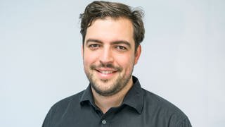 SWR-Reporter Constantin Pläcking aus dem Studio Koblenz.