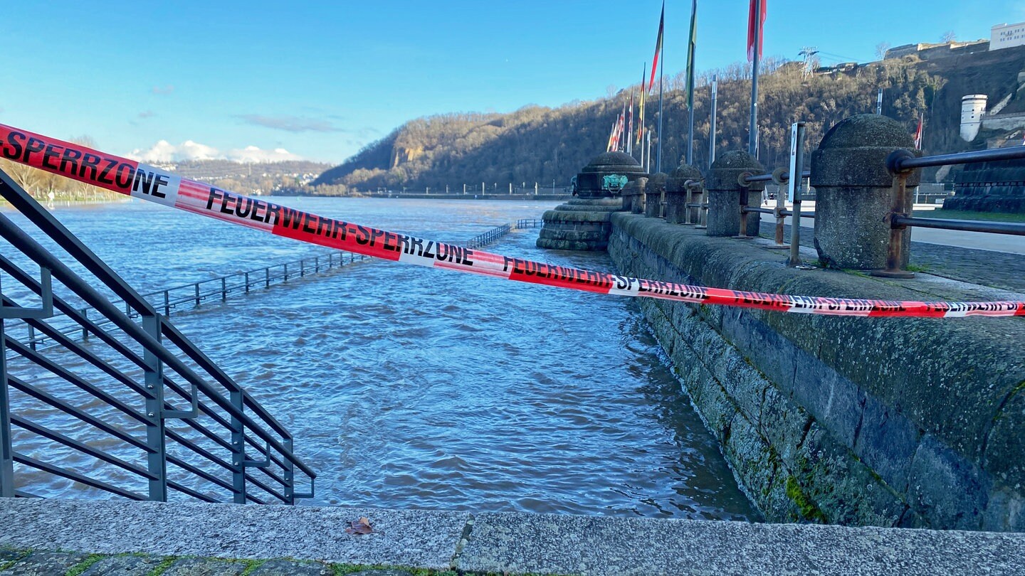 Hochwasser In Bw Besonders Hohe Pegel An Bodensee Und Rhein Swr Aktuell   1673958275448,koblenz Hochwasser Rhein Rheintreppe Wasser Umspuelt Treppenstufen 100~ V 16x9@2dL  6c42aff4e68b43c7868c3240d3ebfa29867457da 