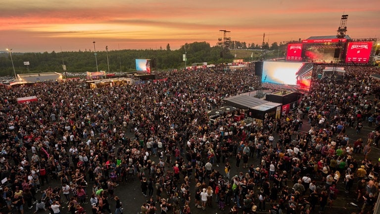 Decine di migliaia di visitatori sono attesi ancora una volta al Nürburgring per l'Eiffel vor Rock am Ring (Foto: picture-alliance/Reportdienste, Picture Alliance)