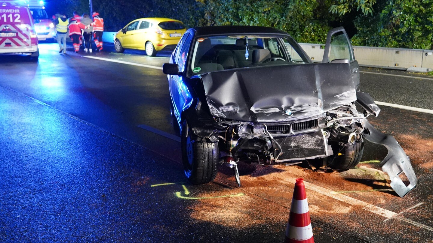 22-Jähriger Nach Unfall Auf B9 In Koblenz Von Auto Erfasst - SWR Aktuell