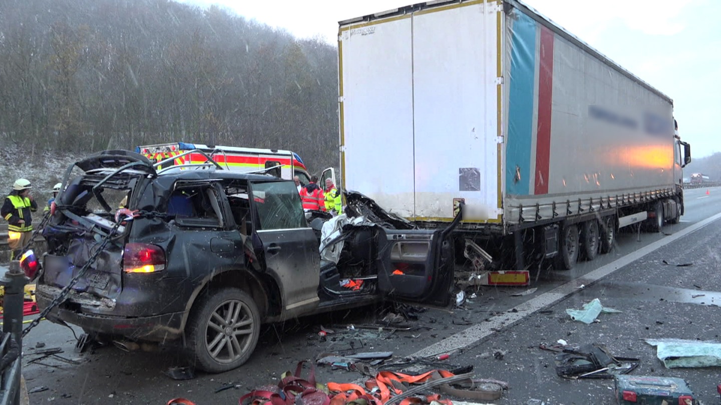 Schwerer Unfall Auf A61 Bei Mendig: Mann Eingeklemmt - SWR Aktuell