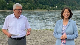 Der rheinland-pfälzische Innenminister Lewentz (SPD) und Landesverkehrsministerin Schmitt (FDP) sprechen am Montag in St. Goarshausen über den aktuellen Planungsstand der seit Jahrzehnten diskutierten Mittelrheinbrücke. 