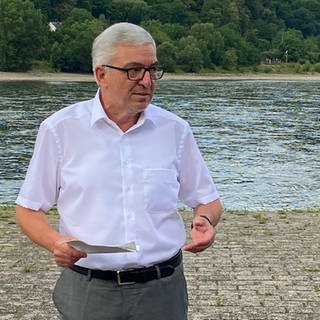 Der rheinland-pfälzische Innenminister Lewentz (SPD) und Landesverkehrsministerin Schmitt (FDP) sprechen am Montag in St. Goarshausen über den aktuellen Planungsstand der seit Jahrzehnten diskutierten Mittelrheinbrücke. 