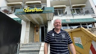 Michael Lenz vor seinem Hotel Central in der Innenstadt von Bad Neuenahr, direkt an der Ahr.