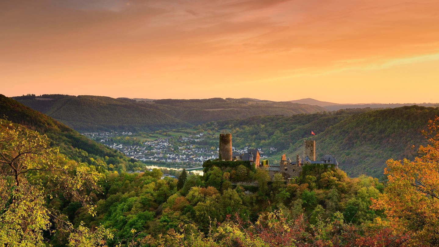 Das Moseltal mit der Burg Thurant gehört zu den zehn beliebtesten Reisezielen in Deutschland