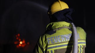 Bei dem Brand in Altenkirchen wurden drei Menschen verletzt. Zwei von ihnen schweben weiterhin in Lebensgefahr. 