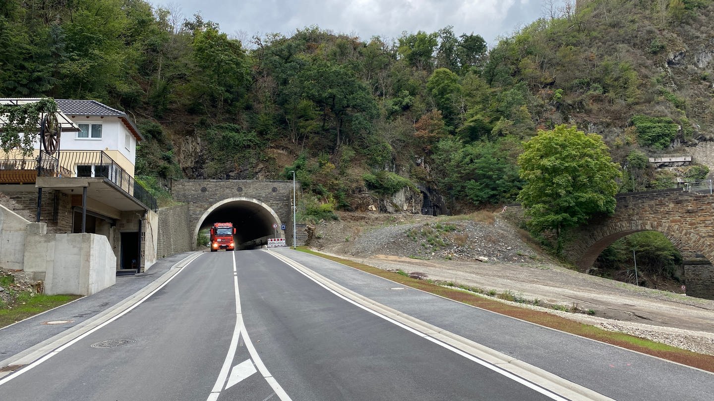 14 Monate nach Flutkatastrophe: Tunnel in Altenahr fertig und wieder befahrbar