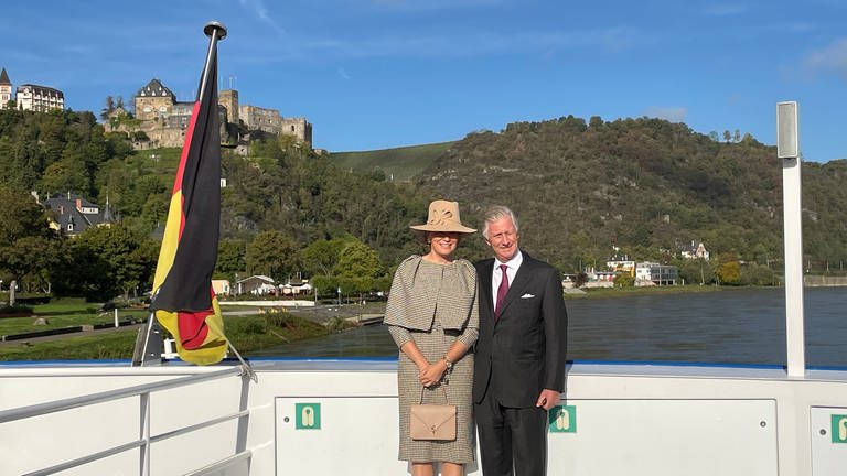Philippe und Mathilde auf dem Schiff "Elegance" auf dem Weg nach Koblenz
