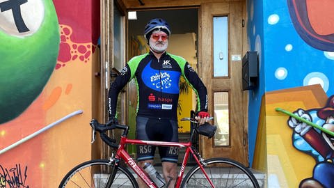 Uli Schmidt fährt seit vielen Jahren Rennrad. Er wünscht sich mehr Radwege im Westerwald, um etwa sicher zur Arbeit oder zum Arzt fahren zu können.