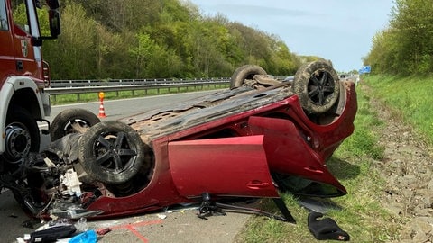 A48 Voll Gesperrt: Fahrerin Bei Unfall Lebensgefährlich Verletzt - SWR ...