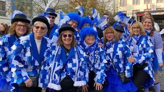 Möhnen aus Koblenz Arzheim in Blau-Weißen Kostümen
