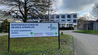 Schild mit Gebäude des St.Josef-Krankenhauses Adenau