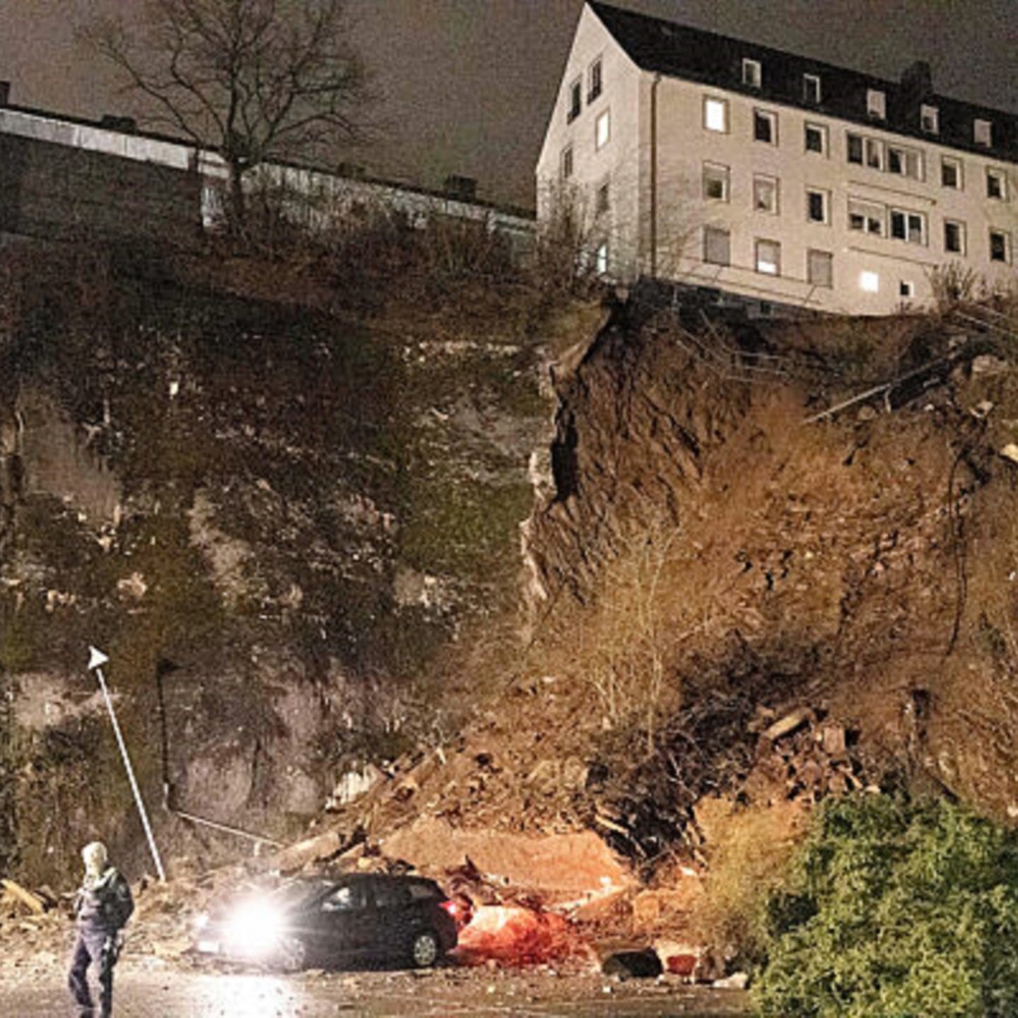 Nach Hangrutsch in Siegen: Experten untersuchten Abbruchkante - SWR Aktuell