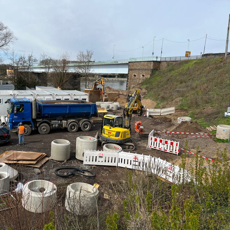 Baustelle für den Neubau der Pfaffendorfer Brücke in Koblenz