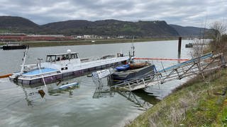 Aus einem gesunkenen Fahrgastschiff bei Brohl Lützing ist Öl ausgetreten.