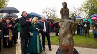 Die neue Bronzestatue der Loreley wurde eingeweiht. 