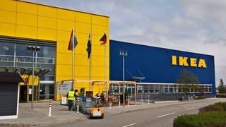 Ein IKEA Möbelhaus von außen