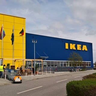 Ein IKEA Möbelhaus von außen