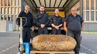 Die Experten des Kampfmittelräumdiensts entschärften eine etwa 500 Kilogramm schwere Bombe aus dem Zweiten Weltkrieg.