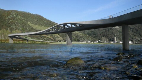 Die Visualisierung vom 23.04.2009 zeigt den Siegerentwurf des Wettbewerbs "Rheinbrücke im Oberen Mittelrheintal". 