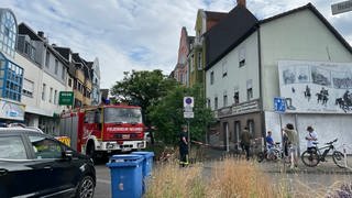 In Neuwied ist die Polizei mit Einsatzkräften zu einem schweren Verkehrsunfall ausgerückt. Einzelheiten sind noch nicht bekannt.