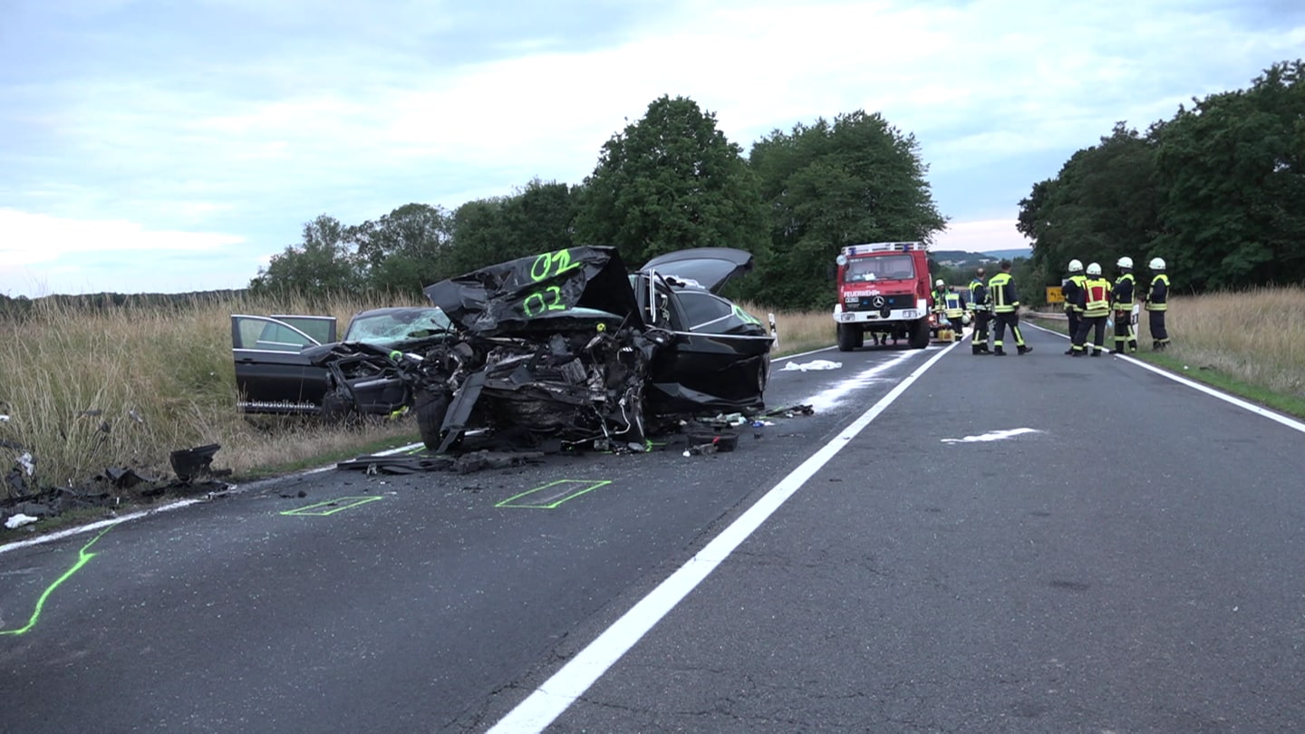 Bei einem Unfall in Herschbach (Westerwald) starben zwei Autofahrer