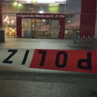 In der Nacht zum Dienstag haben Unbekannte in Koblenz einen Geldautomaten gesprengt. 