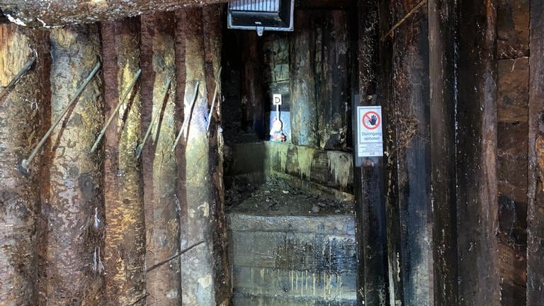 Im Besucherbergwerk "Grube Bendisberg" können Kinder auf einer Schnitzeljagd nach Zwergen suchen.