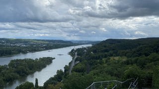 Das Bild zeigt den Ausblick vom Rolandsbogen.