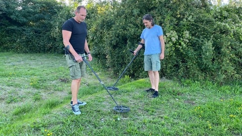 Sondengänger mit Metalldetektoren