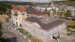 Zwei Jahre nach der Flutkatastrophe an der Ahr laufen die Renovierungsarbeiten im Kurviertel.