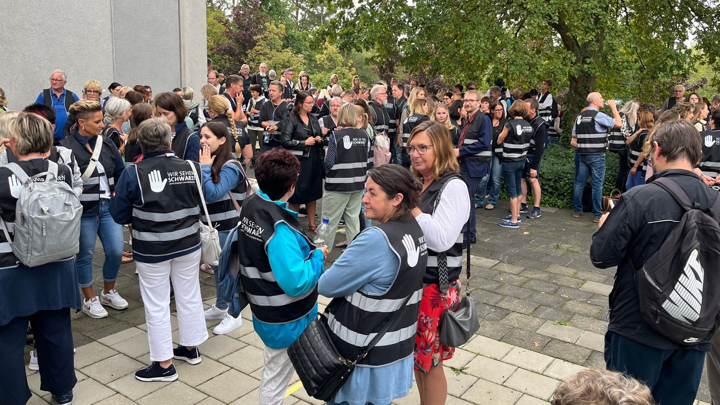 Ärzte aus Rheinland-Pfalz versammelten sich zu einer Protestaktion in Lahnstein.