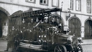 Die Koblenzer Feuerwehr vor der alten Feuerwache Am Plan um 1910
