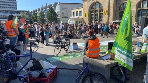 Am globalen Klimastreiktag beteiligen sich heute auch Menschen aus dem nördlichen Rheinland-Pfalz - unter anderem in Koblenz und Sinzig.