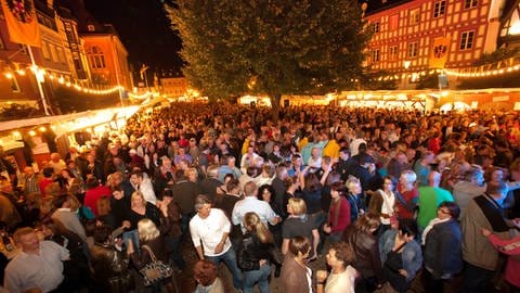 Zum Bopparder Weinfest ist der Marktplatz immer proppenvoll.